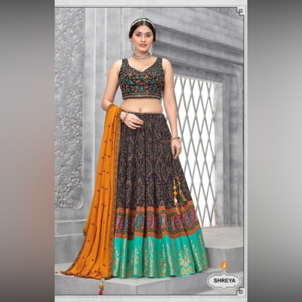 Beautiful designer set for any occasion.